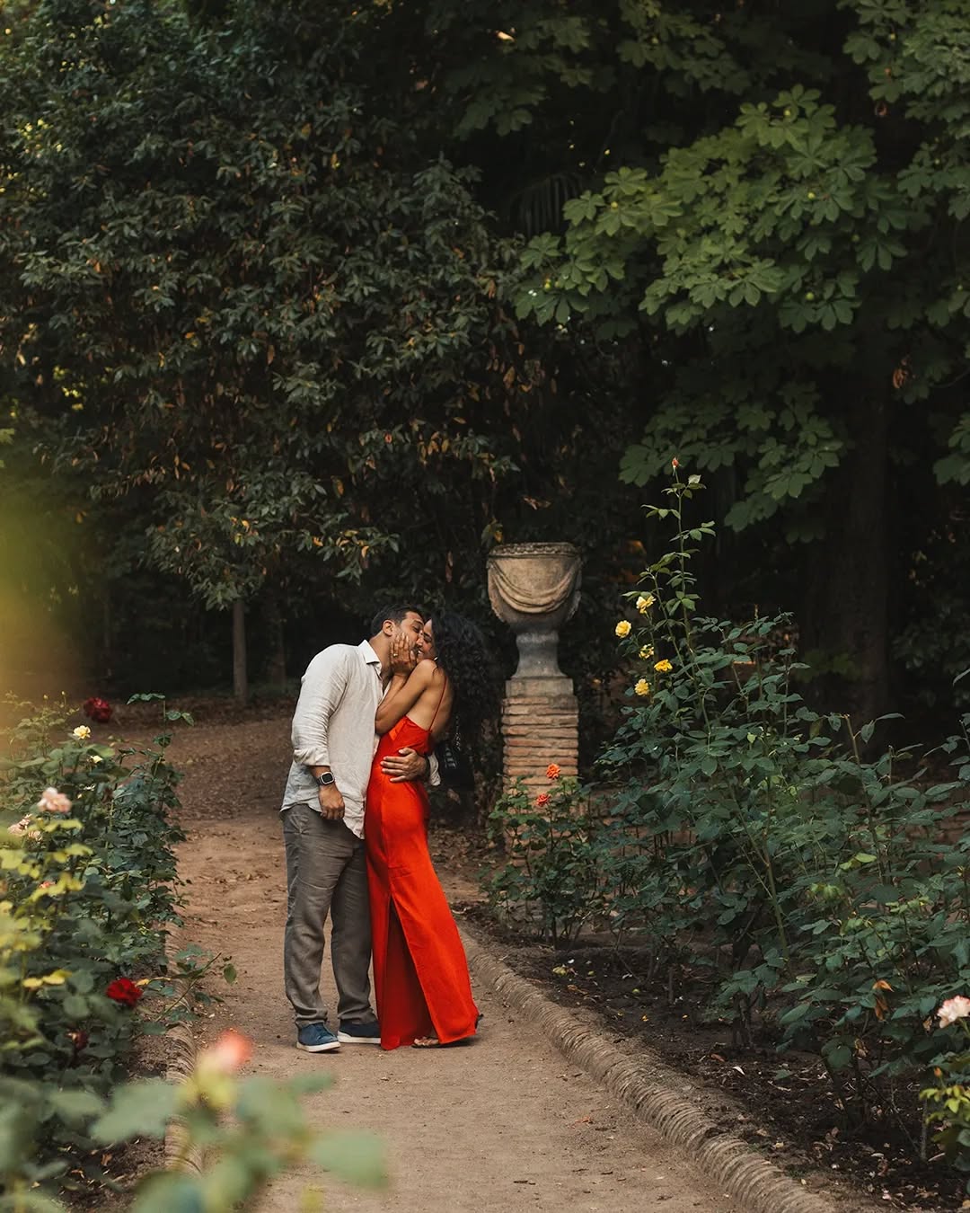 Golden hour light on couple in Granada